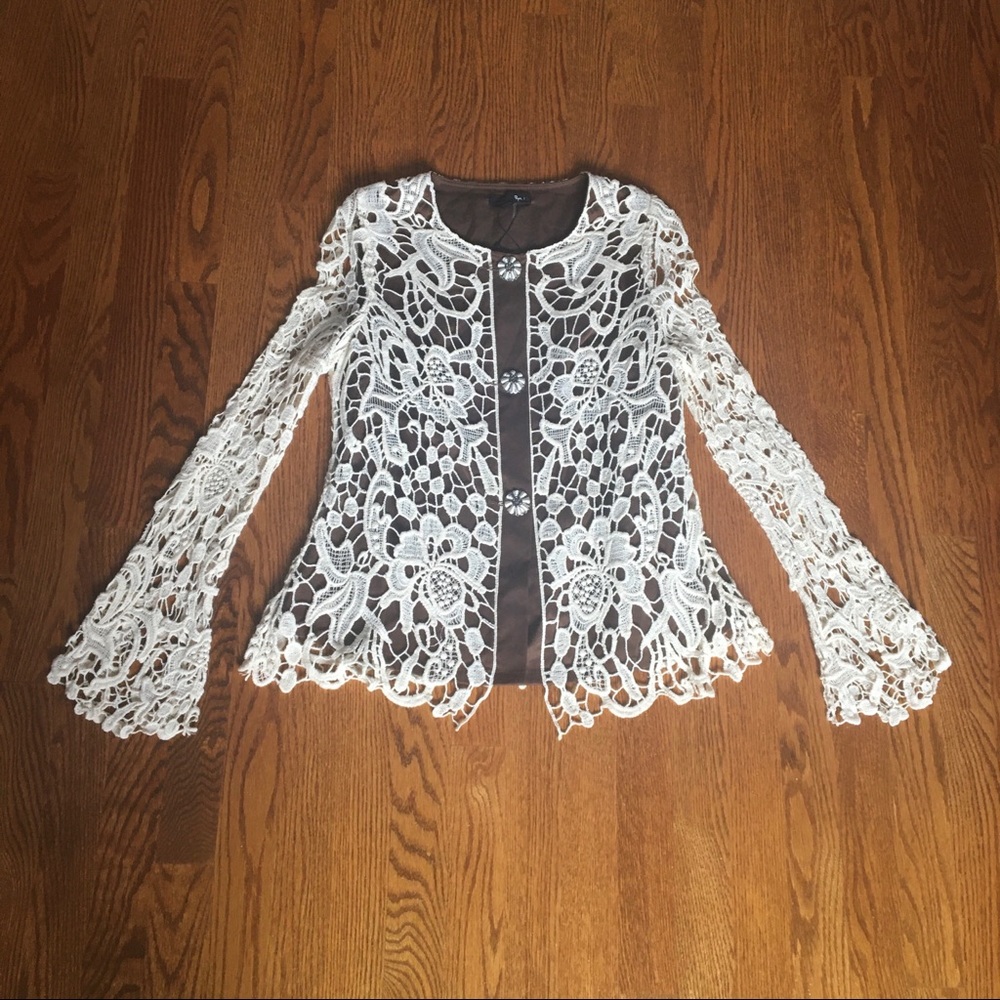 NWOT Ryu Layered Lace Button Up Top Size Medium